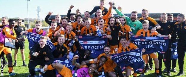 Hull City celebrate promotion back to the Championship