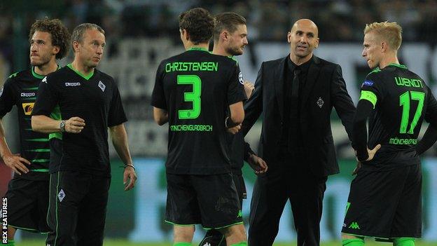 Andre Schubert talks to his players during their defeat by Barcelona