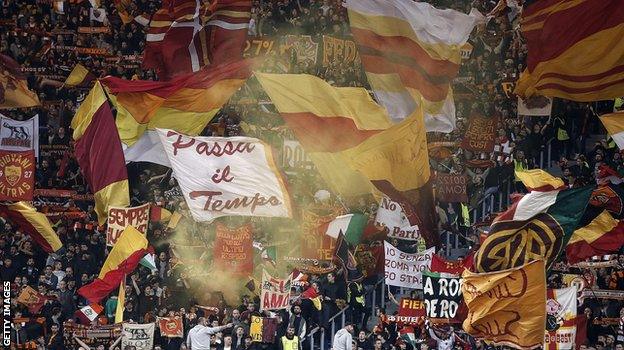 Roma fans