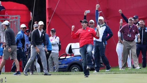 American fan celebrates making putt