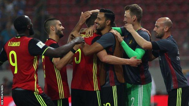 Belgium players celebrate Jan Vertonghen's goal