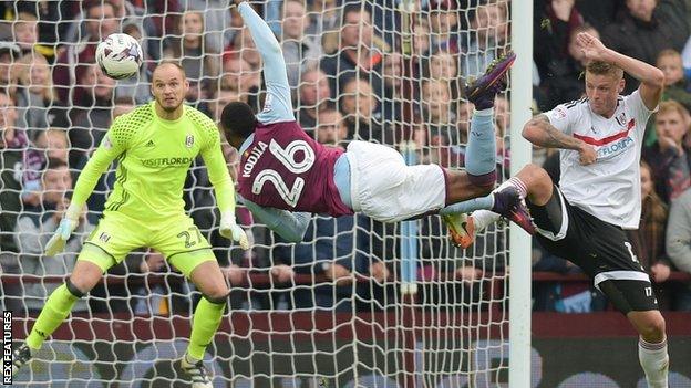 Jonathan Kodjia scores