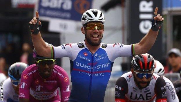 Mark Cavendish celebrates his win