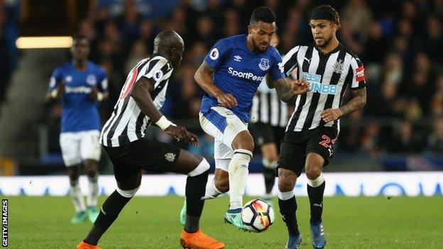 Theo Walcott in action for Everton against Newcastle