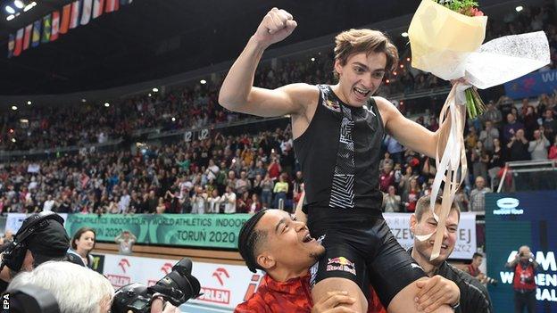 Armand Duplantis celebrates his record