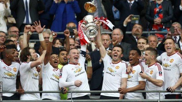 Manchester United lift the FA Cup