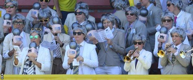 Spectators dressed as Richie Benaud