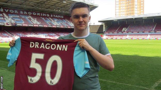 Sean Allen with a West Ham shirt