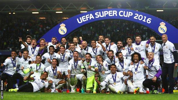 Real Madrid celebrate winning the 2016 Super Cup