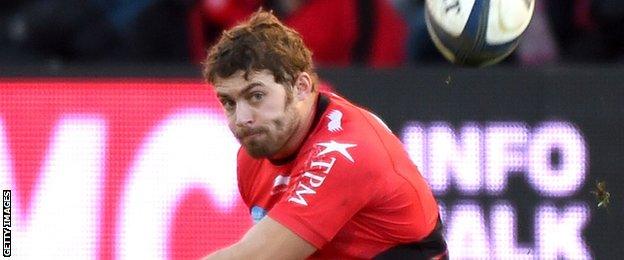 Lee Halfpenny kicks for goal