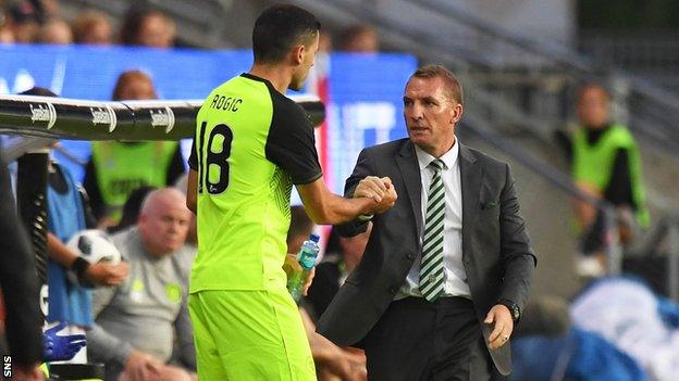 Tom Rogic shakes hands with Celtic manager Brendan Rodgers