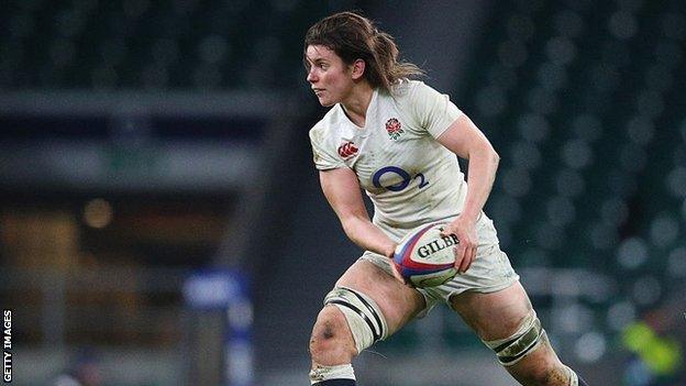 Sarah Hunter playing for England