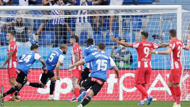 Victor Laguardia, Alaves, Atletico Madrid