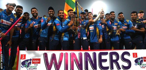 Sri Lanka with the Twenty20 series trophy