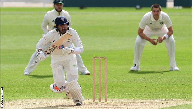 Durham's Gareth Harte against Nottinghamshire