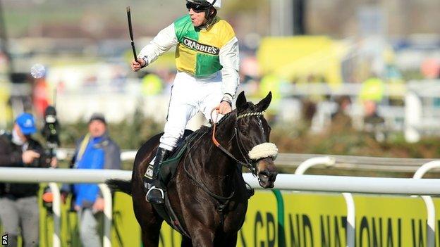 Many Clouds wins Crabbies Grand National 2015