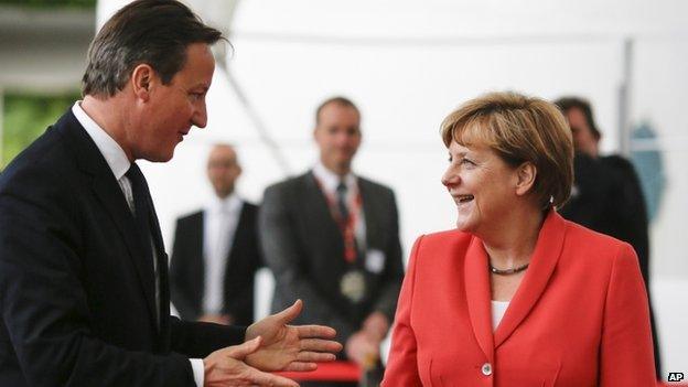 David Cameron (l) with Angela Merkel