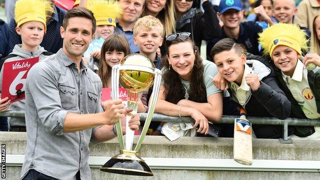 Chris Woakes with the World Cup trophy