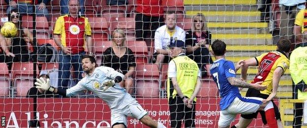 Joe Garner scores to make it 2-1 Rangers