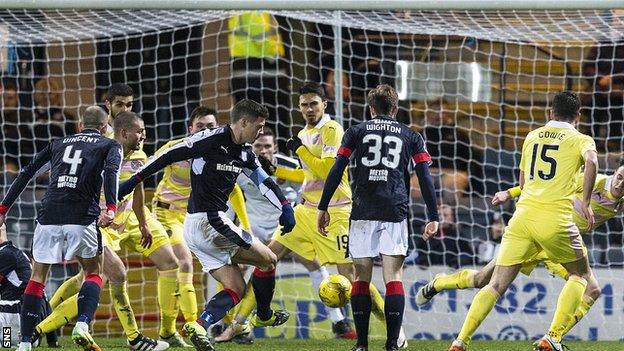 Darren O'Dea scores Dundee's first goal