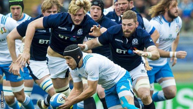 Scotland's pack chase down Italy's Edoardo Gori