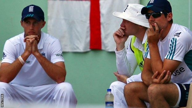 Joe Root (left) and Alastair Cook (right)