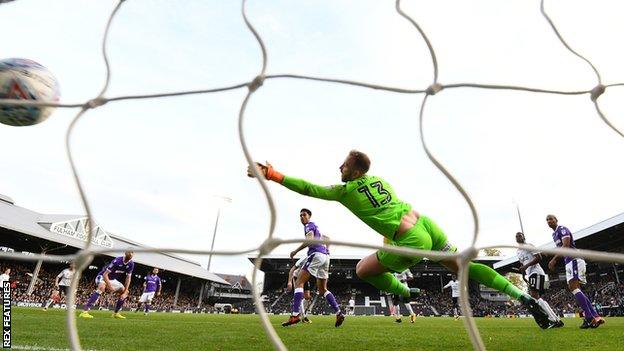 Ben Alnwick of Bolton Wanderers is beaten in injury time by a headed goal from Tom Cairney of Fulham to make it 1-1