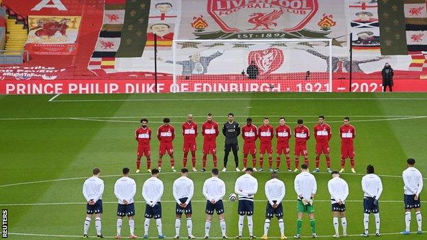 Liverpool and Aston Villa players pay tribute