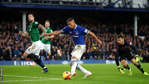 Richarlison scores for Everton