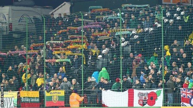 Riot police separate fans in Vilnius