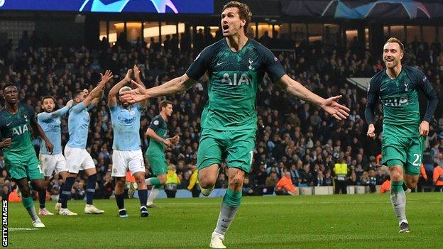 Fernando Llorente celebrating