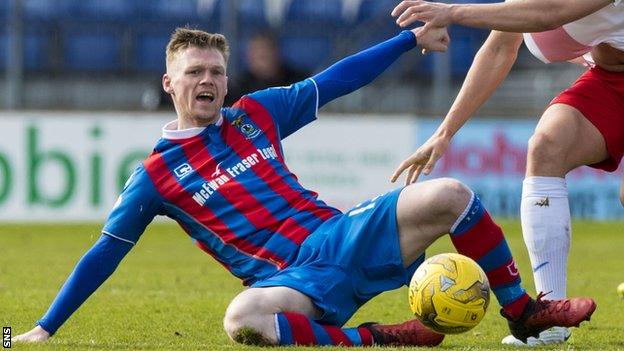 Billy Mckay in Inverness Caledonian Thistle colours