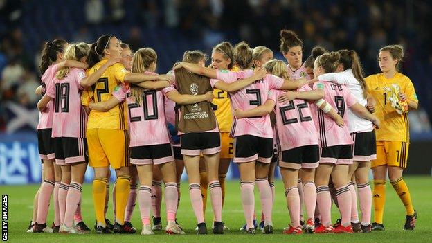 Scotland team huddle