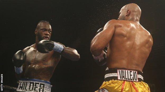 Deontay Wilder (left) in action against Gerald Washington