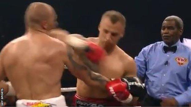 Mairis Briedis throws the elbow