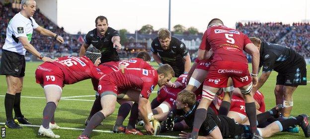 Glasgow Warriors Jonny Gray thinks he's scored a try but it's disallowed