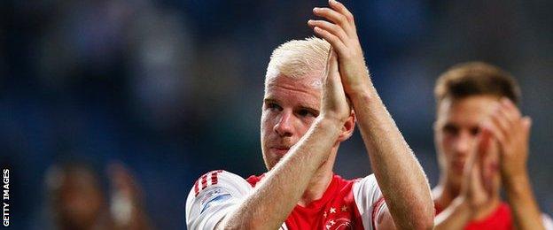 Davy Klaassen of Ajax applaudes the fans