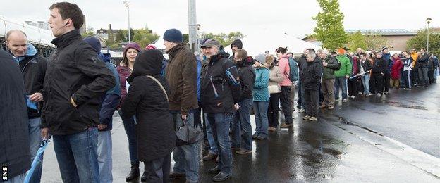 Glasgow Warriors fans queue for tickets for the 2015 Guinness Pro12 semi-final against Ulster