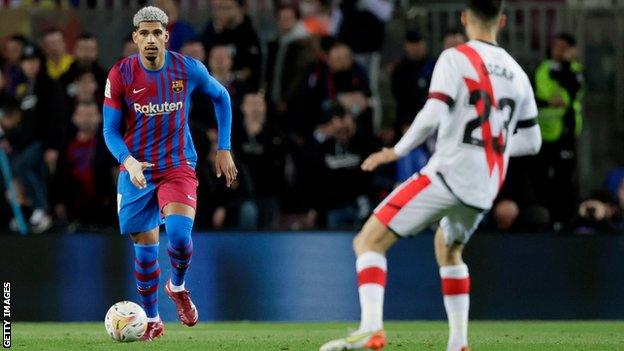 Barcelona's Ronald Araujo playing against Rayo Vallecano