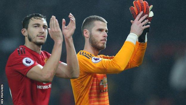 De Gea and Darmian applauding fans