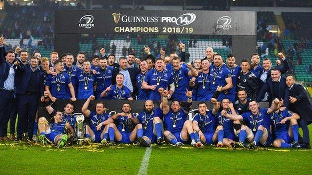 Leinster yn dathlu