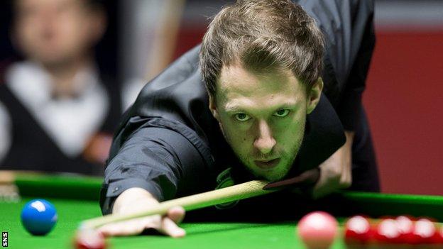 Judd Trump plays a pot at the Scottish Open