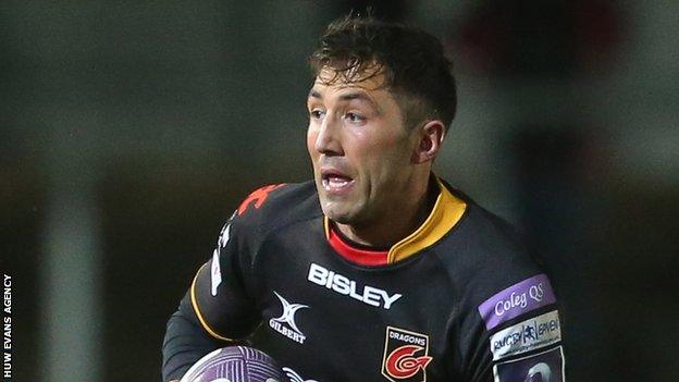 Gavin Henson looks for space