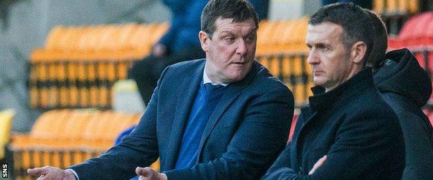 St Johnstone's Tommy Wright (left) and Ross County's Jim McIntyre