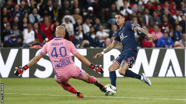 Angel di Maria in action for Paris St-Germain