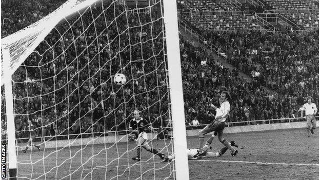 Archie Gemmill scores for Scotland