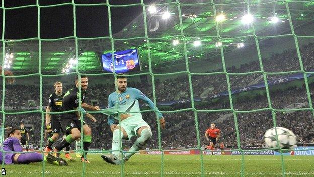 Gerard Pique scores Barcelona's winner