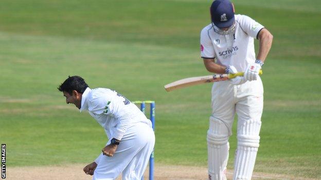 Mohammad Abbas made light of his ankle injury the previous day to take two key Warwickshire wickets