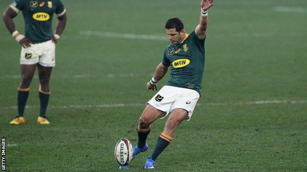 Morne Steyn kicks a penalty