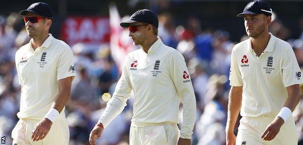 England's James Anderson, Joe Root and Stuart Broad look dejected